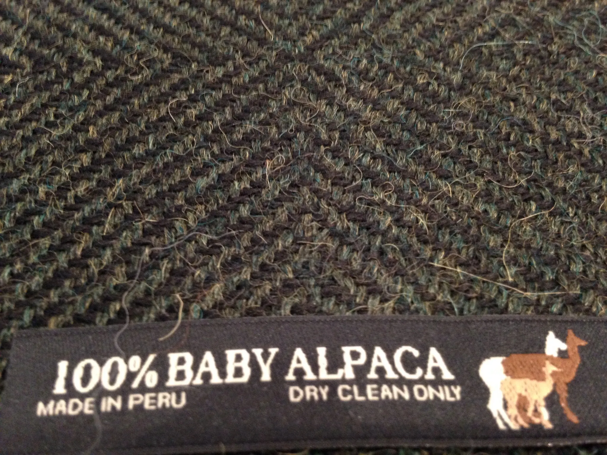 Baby Alpaca Geometric Throw Blanket in Black & Forest Green