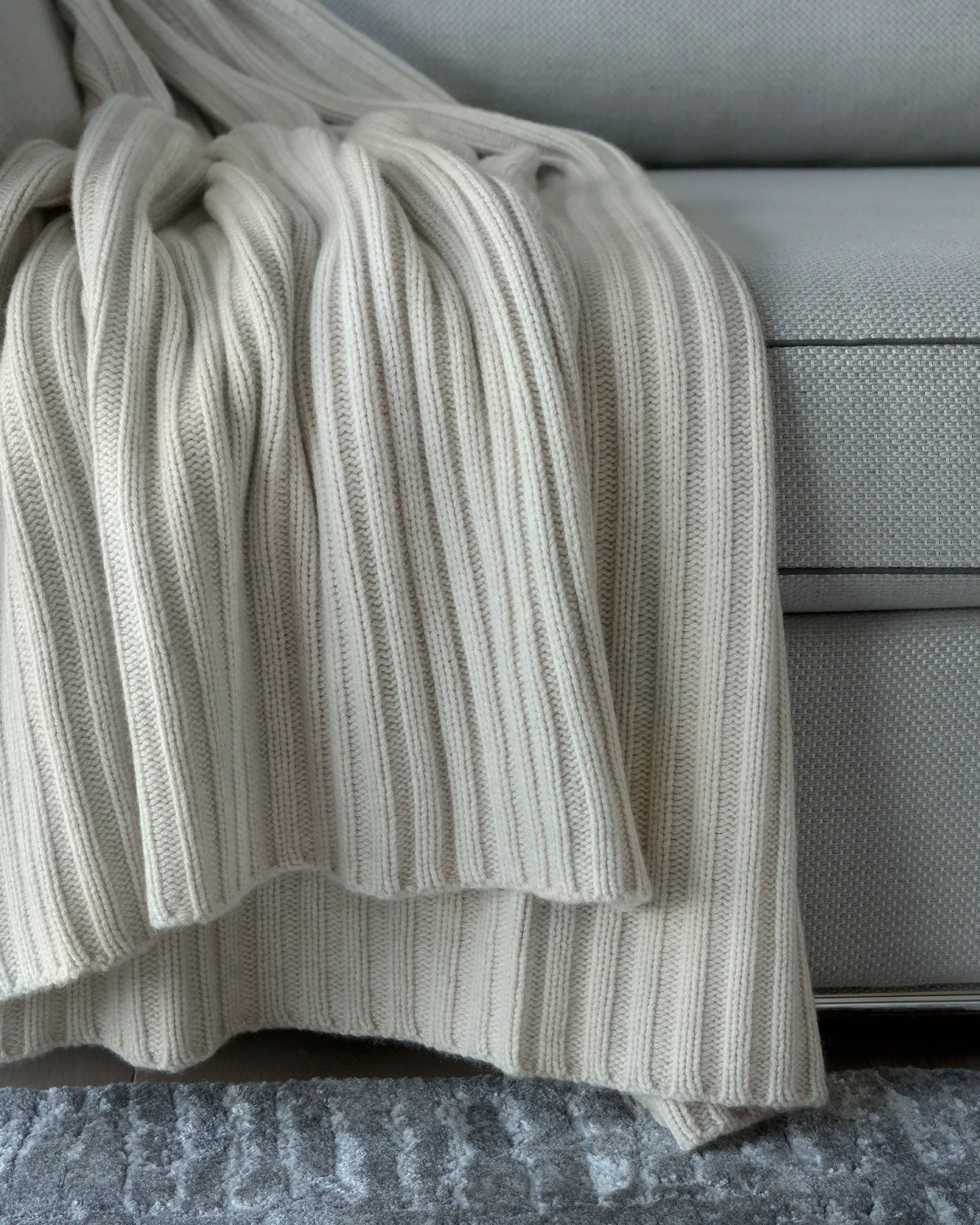 Brooklyn Loft Chunky Cashmere Throw