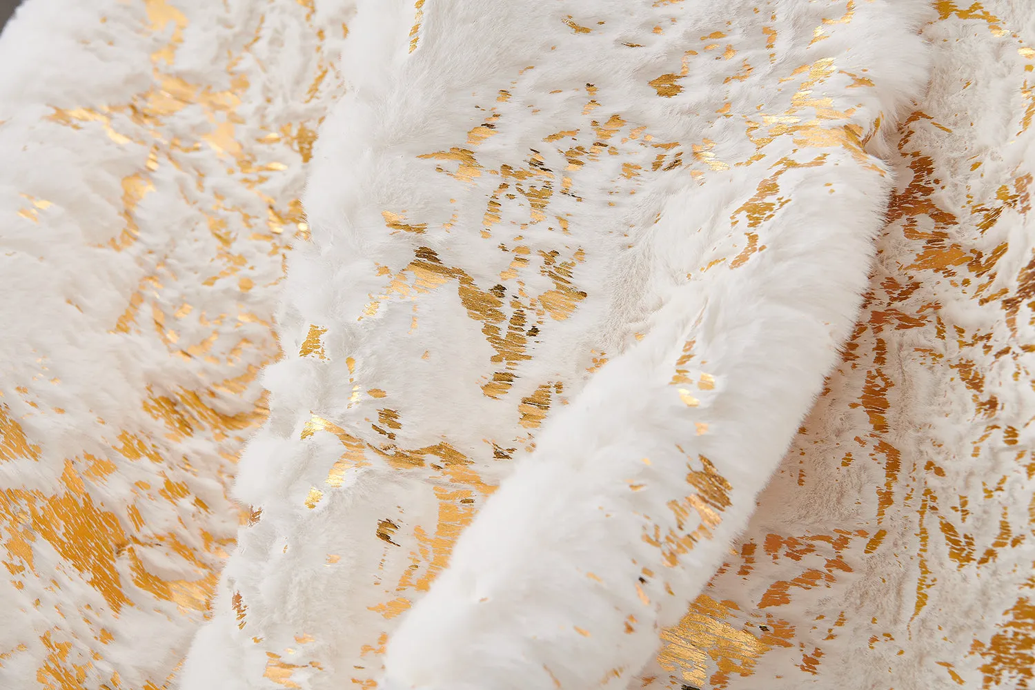 Cassilda Luxury Chinchilla-like Faux Fur White and Gold Throw Blanket
