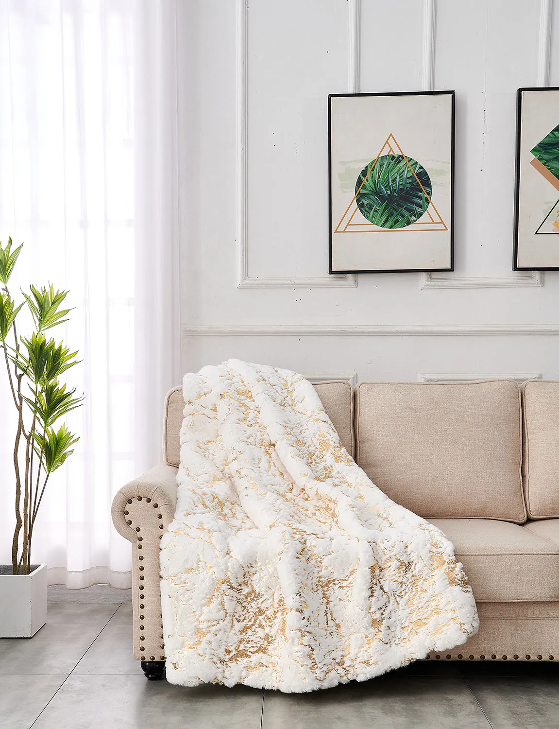 Cassilda Luxury Chinchilla-like Faux Fur White and Gold Throw Blanket