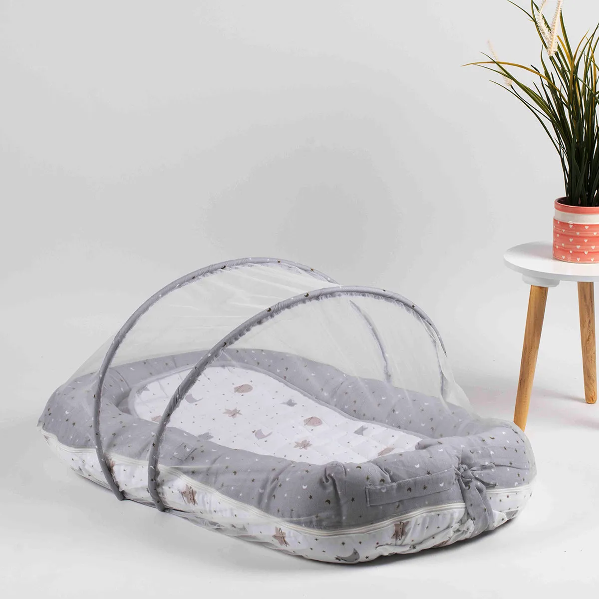 Tiny Snooze  reversible baby nest- starry nights